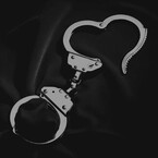(Не)Счастье в наручниках. / Анель Святова